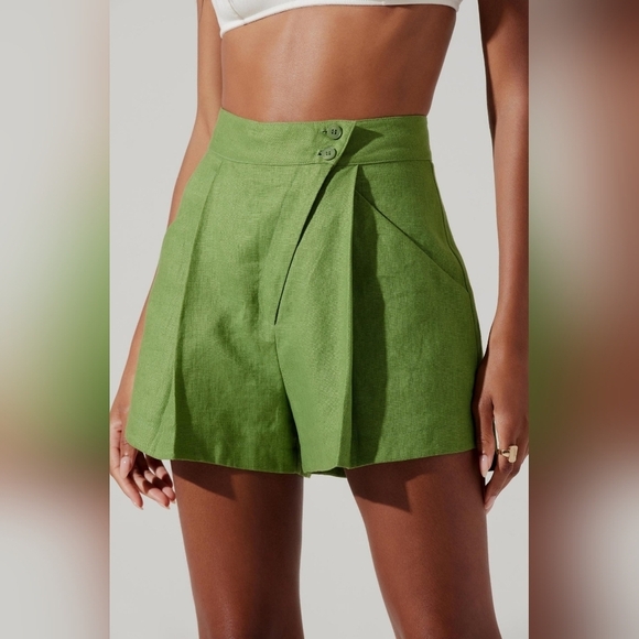 Astr Pants - ASTR The Label Kerrigan Green Linen Pleated Asymmetrical High Rise Shorts
